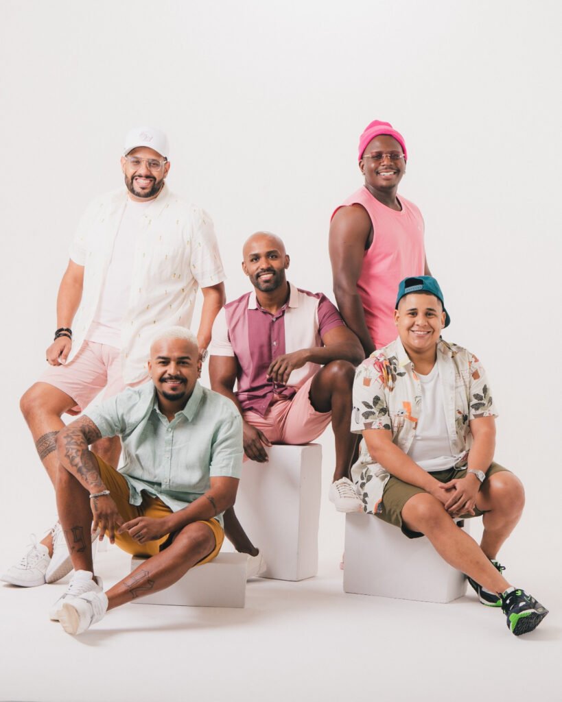 O grupo Caju Pra Baixo