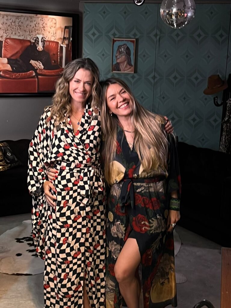 Flávia Dalla com Maria Sanz bastidores gravação