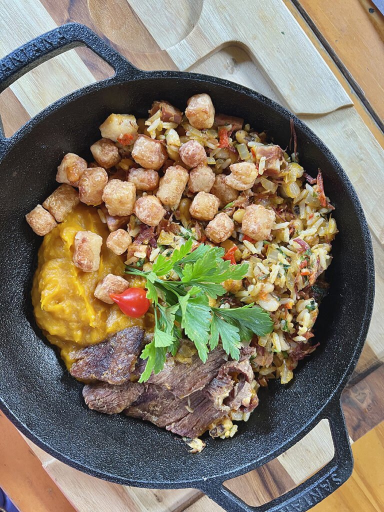Baião de dois com carne seca desfiada Vilelê
