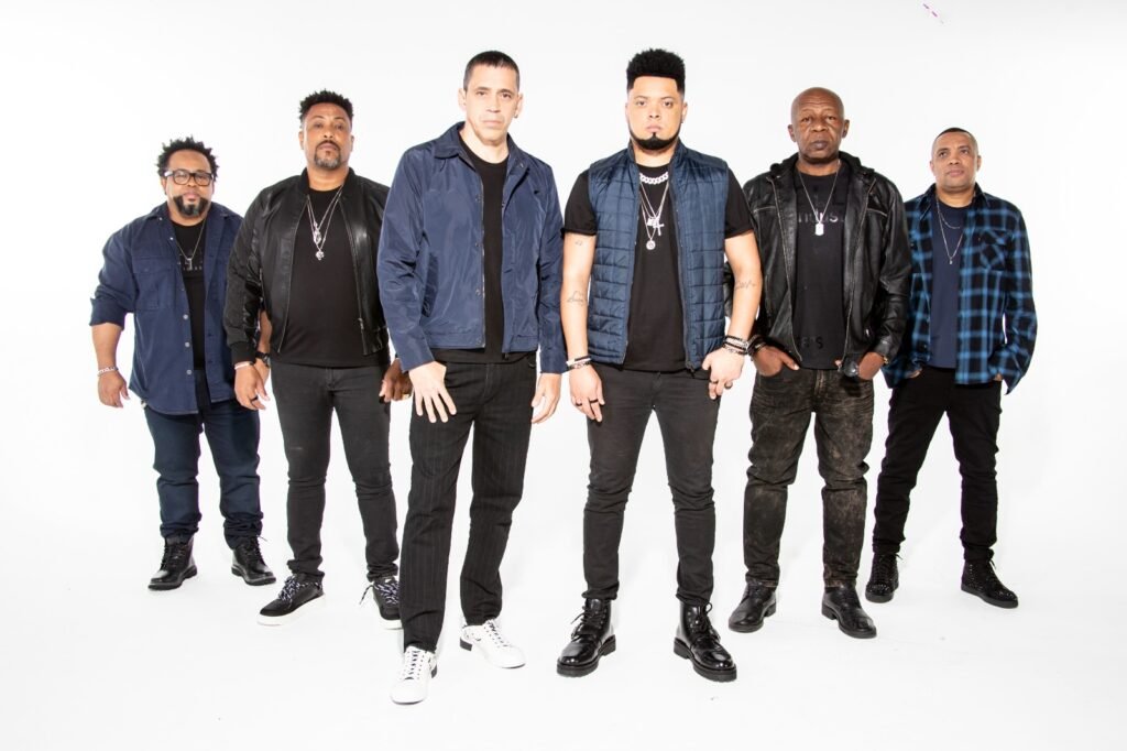 Grupo Revelação encerra a temporada Samba Summer do Gordinho Sambão